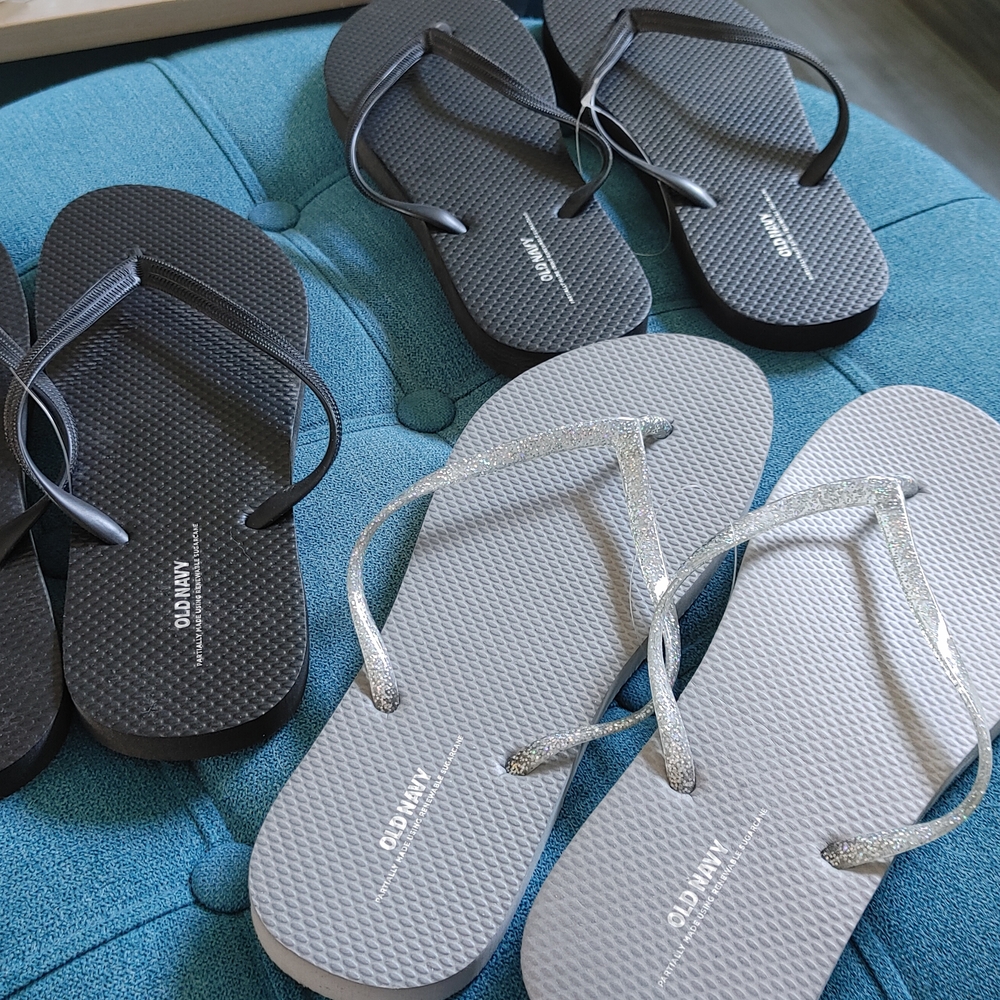 Old Navy Black and Gray Women's Flip Flops Sz 11